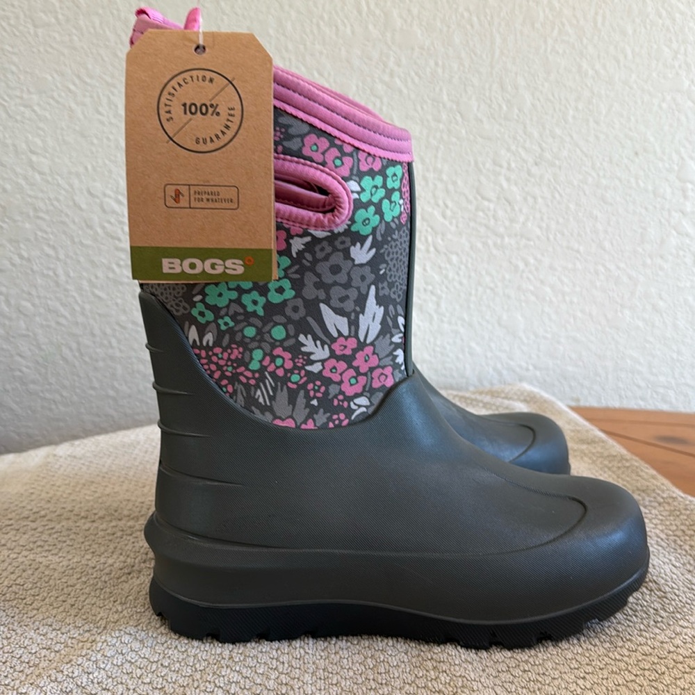 Brand New with Tags! Kids BOG Insulated Waterproof Boots size 5